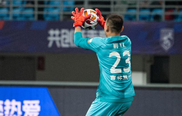 球探体育-吴亚轲两送空门被换下 亚泰球迷：这集我去年看过