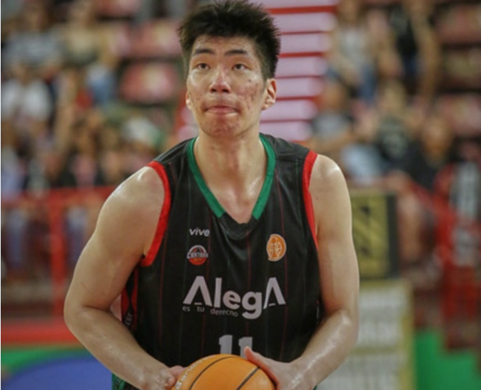 球探体育-余嘉豪留洋14+6+2帽：难阻球队惜败 近5战全上双场均13+6